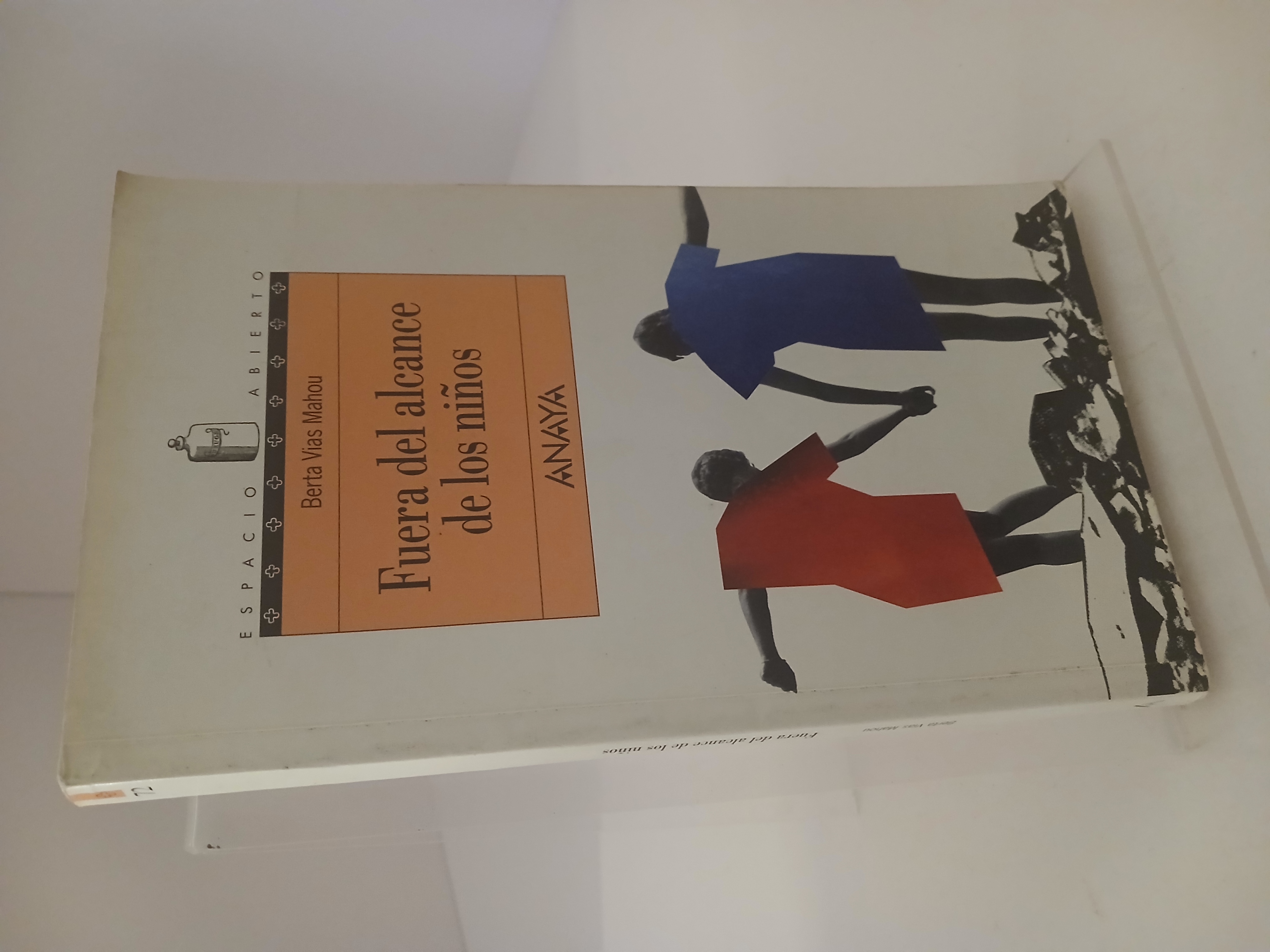 Fuera del alcance de los ninos / Out of Reach of Children (Spanish Edition)